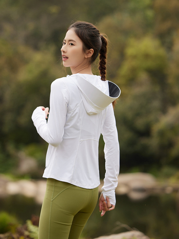Дамска лятна ветровка с UV защита, качулка, къс модел, Slim-Fit, нейлонова материя, ледена коприна