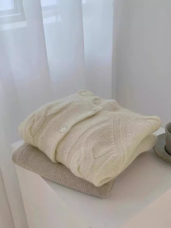 Női mohair kardigán kerek nyakú, vékony, laza szabású, őszi-téli