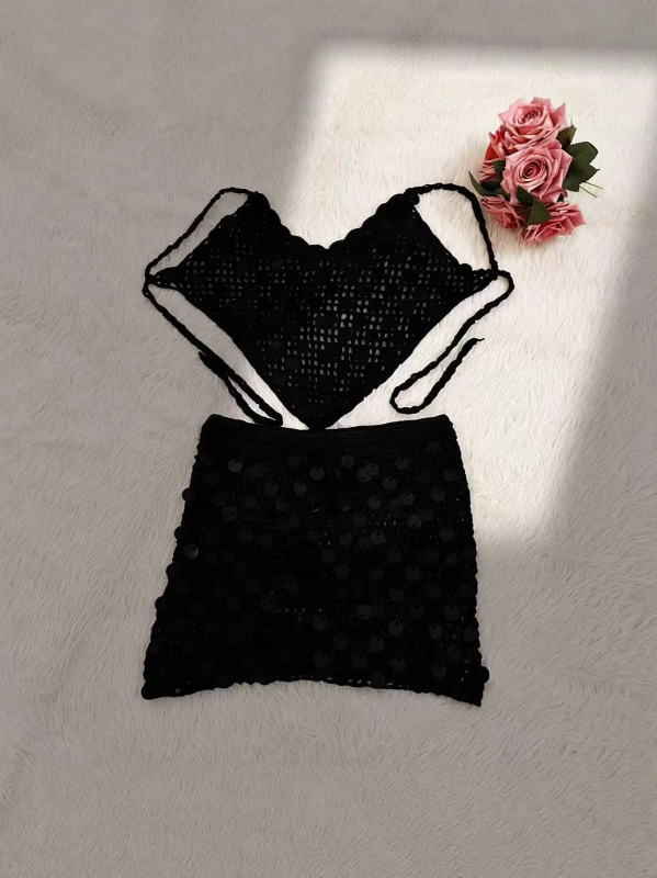 Női nyaralós strandkészlet flitteres patchworkkel, kézzel horgolt bikini-fedőruha (két darab)