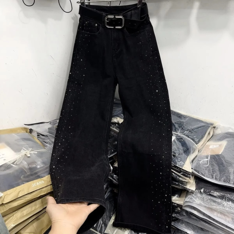 Ženske crne traperice od denima s rhinestones izvezenim, zimska kolekcija 2025, slim-fit ravna linija sa širokim krojem