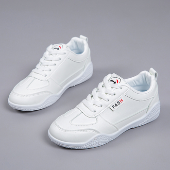 2026-os tavaszi női fehér bőrsneaker, koreai stílusú, sokoldalú mindennapi cipő puha talppal és lélegző kényelemmel