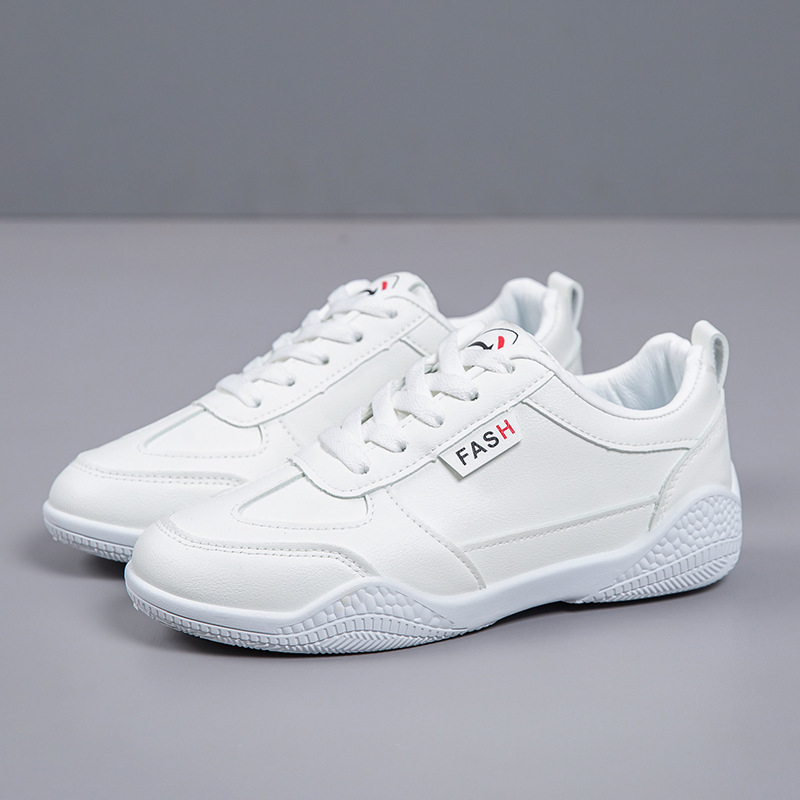 2026-os tavaszi női fehér bőrsneaker, koreai stílusú, sokoldalú mindennapi cipő puha talppal és lélegző kényelemmel