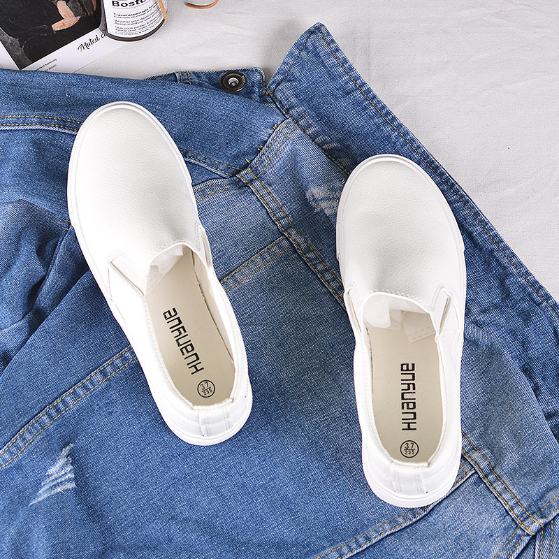 Bijele slip-on tenisice od sintetičke kože za žene i muškarce, minimalistički casual model s okruglim vrhom i niskom petom, gumena potplata, vodootporne i otporne na mrlje