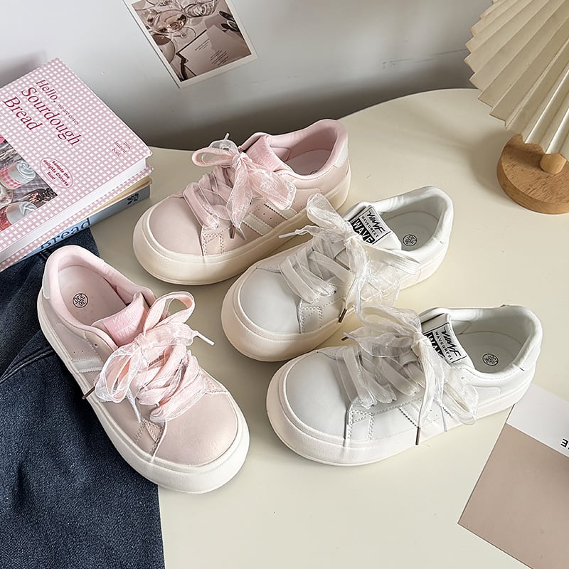 Női fehér vászon sneakers vastag talppal és kerek orral, passzol a szoknyához, 2025 tavasz, casual lábbeli