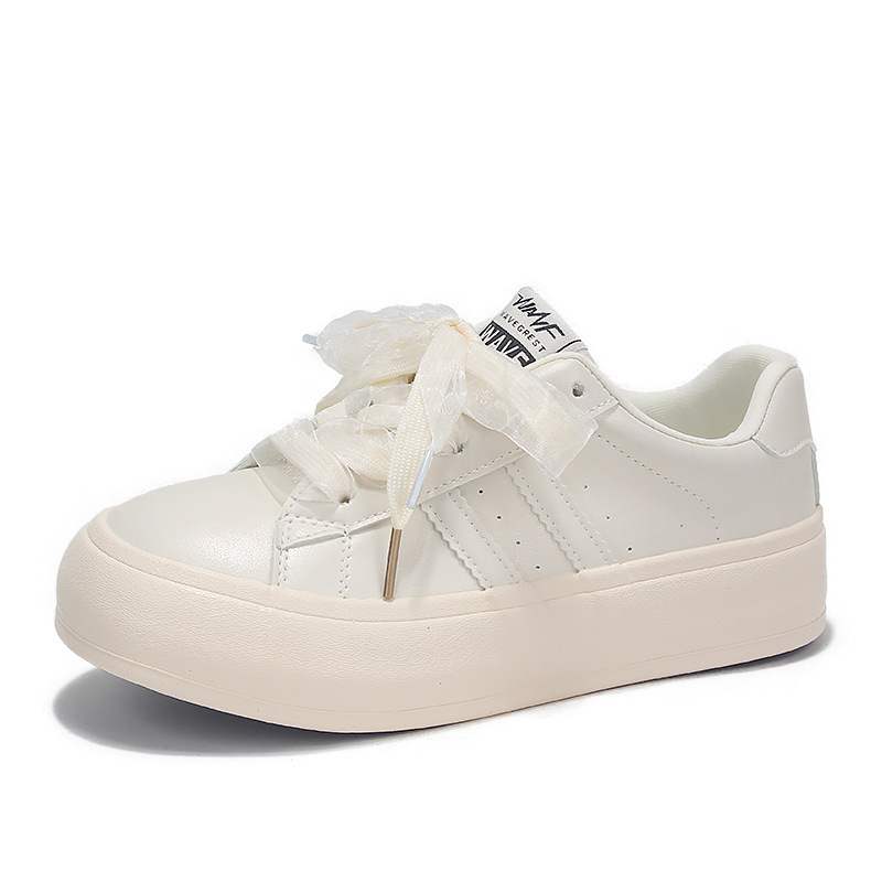 Női fehér vászon sneakers vastag talppal és kerek orral, passzol a szoknyához, 2025 tavasz, casual lábbeli