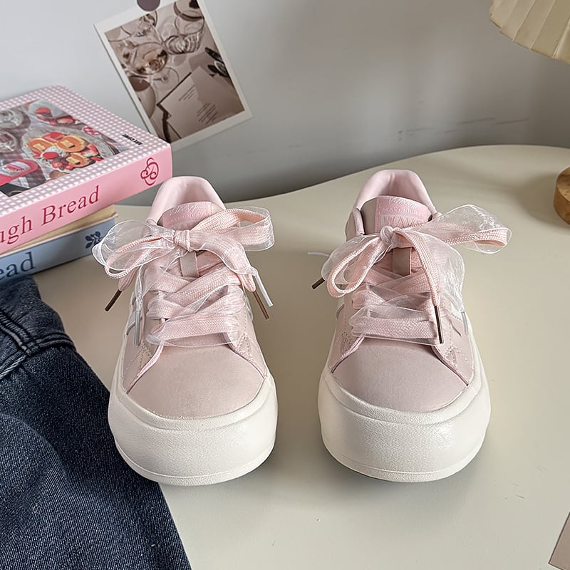 Női fehér vászon sneakers vastag talppal és kerek orral, passzol a szoknyához, 2025 tavasz, casual lábbeli