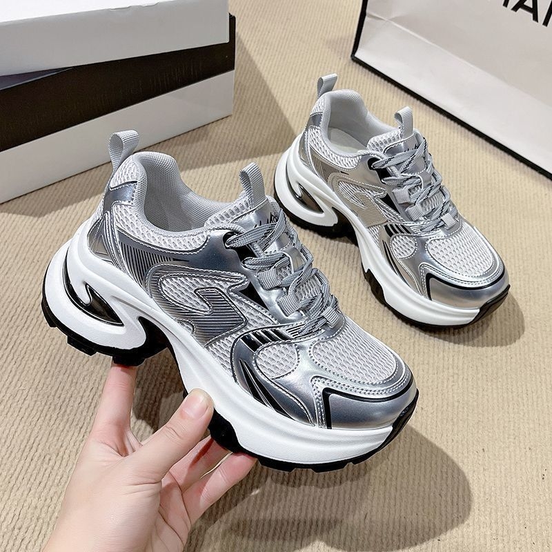 Ženske tenisice dad shoes s povećanjem visine, u stilu Zhao Lusi, novi model 2025, lagane, s debelim potplatom, za svakodnevnu upotrebu.