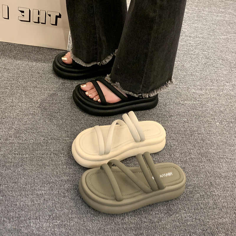 Ženske platform sandale za plažu s udobnim dojmom na stopalu, PVC gornji dio, gumasta pot, minimalistički stil, jednobojne, ljeto 2025
