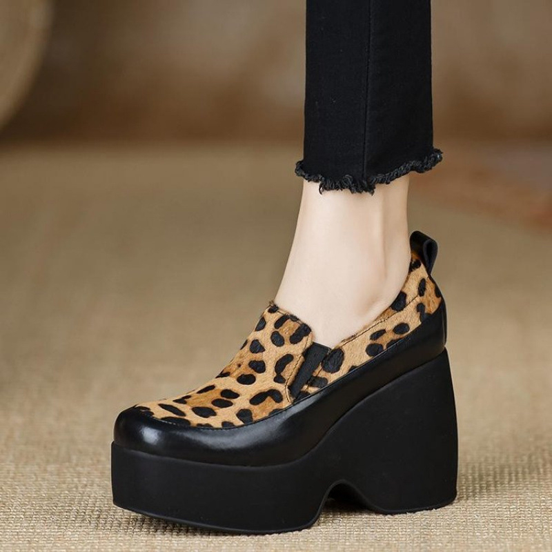 Ručni rad ženskih cipela s leopard uzorkom, 10 cm povećanje visine, ljeto 2026, udobne platforme