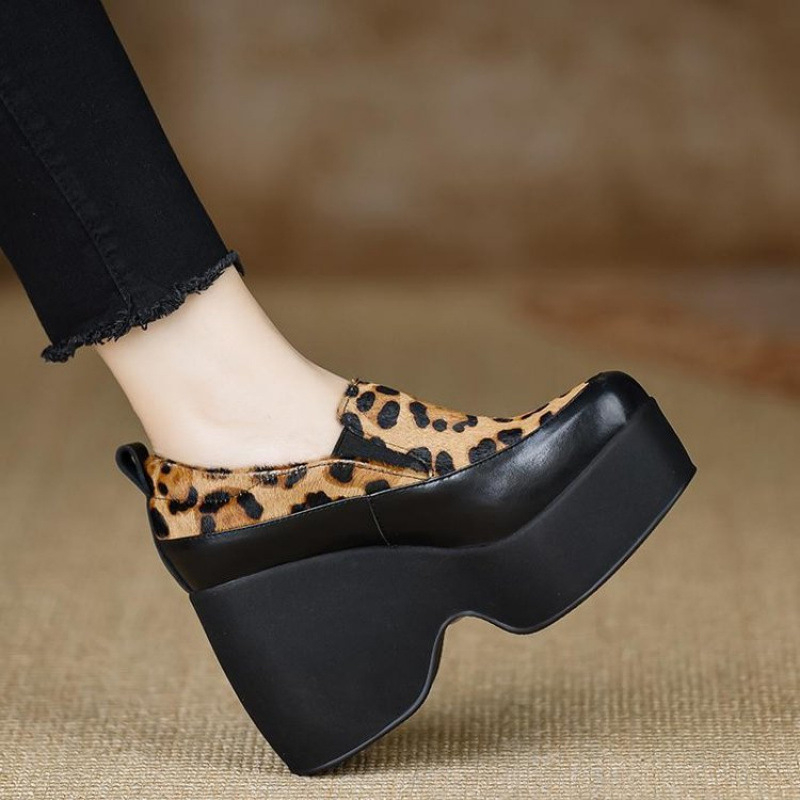 Ručni rad ženskih cipela s leopard uzorkom, 10 cm povećanje visine, ljeto 2026, udobne platforme