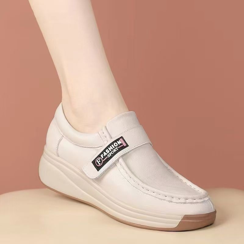 Bijele ženske slip-on cipele s Velcro i gumom, udobne kožne cipele s 3–5 cm wedge potpeticom, niski gornji dio, okrugli vrh, za proljeće i jesen
