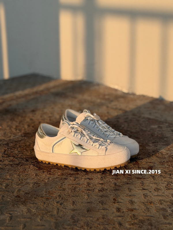 2026 proljeće casual platform tenisice za žene, vezanje, okrugli vrh, prirodna koža, 3-5 cm skriveni potplat, sportsko retro stil