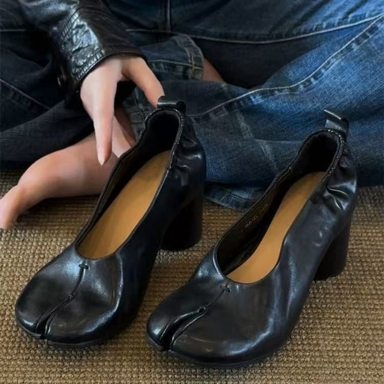 Báránybőr verzió — női cipő osztott ujjú, slip-on, puha bőr, plisírozott rész, középmagas sarok, tavaszra
