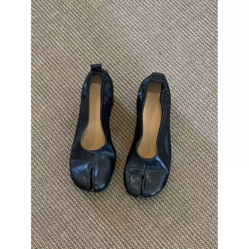 Báránybőr verzió — női cipő osztott ujjú, slip-on, puha bőr, plisírozott rész, középmagas sarok, tavaszra