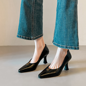 Camellia puha bőr slip-on női cipő, magas sarkú, hegyes orral, 2026 új modell