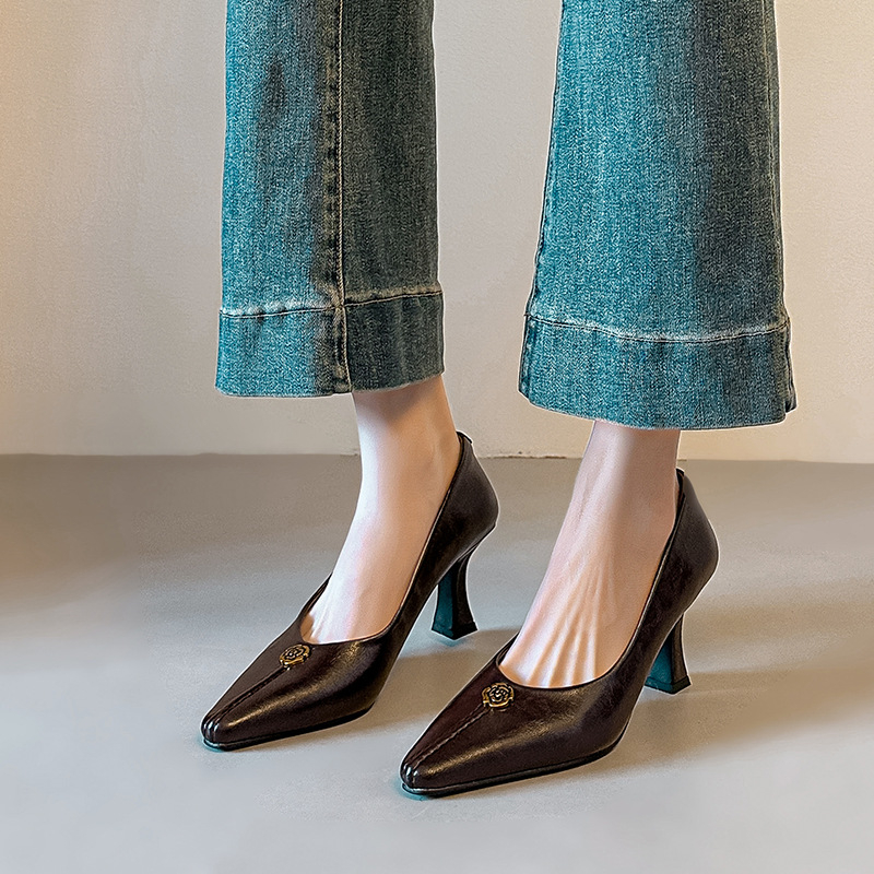 Camellia puha bőr slip-on női cipő, magas sarkú, hegyes orral, 2026 új modell
