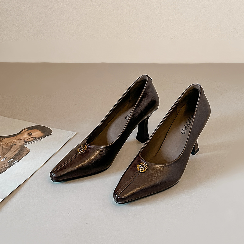 Camellia puha bőr slip-on női cipő, magas sarkú, hegyes orral, 2026 új modell