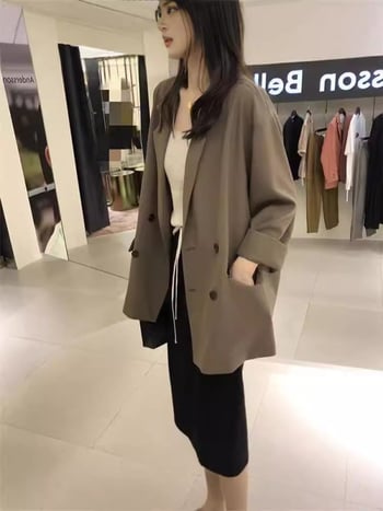 Smeđi ženski blejzer s dvostrukim kopčanjem, opušten kroj, proljeće 2025, retro casual elegantan stil