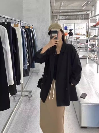 Smeđi ženski blejzer s dvostrukim kopčanjem, opušten kroj, proljeće 2025, retro casual elegantan stil
