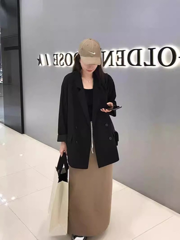 Smeđi ženski blejzer s dvostrukim kopčanjem, opušten kroj, proljeće 2025, retro casual elegantan stil