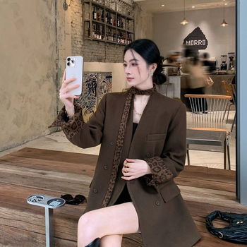 Blazer s leopard uzorkom i patchworkom, za proljeće i jesen, moderan i laskajući, uredski stil, francuski štih, svestran sako