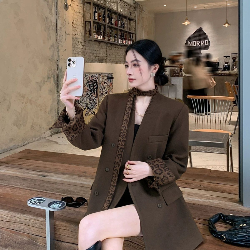 Blazer s leopard uzorkom i patchworkom, za proljeće i jesen, moderan i laskajući, uredski stil, francuski štih, svestran sako