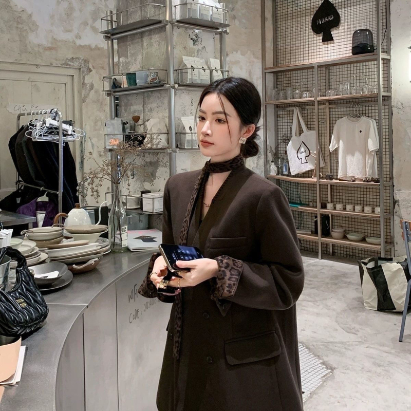 Blazer s leopard uzorkom i patchworkom, za proljeće i jesen, moderan i laskajući, uredski stil, francuski štih, svestran sako