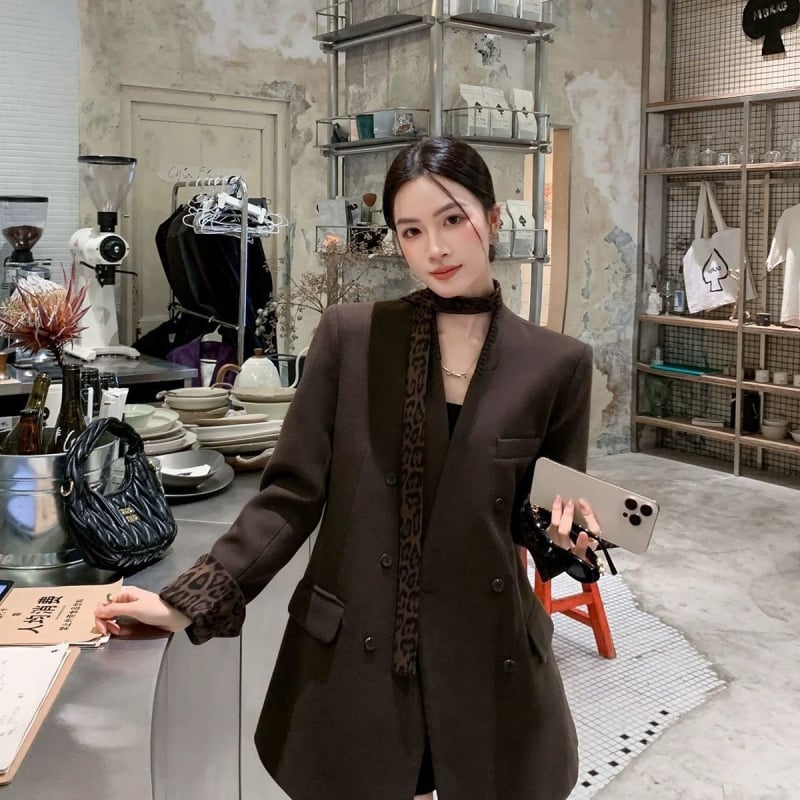 Blazer s leopard uzorkom i patchworkom, za proljeće i jesen, moderan i laskajući, uredski stil, francuski štih, svestran sako