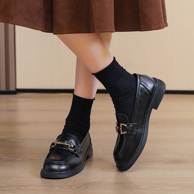 Ženske loaferice od mekane kože, jesen 2025, slip-on s debelim potplatom, minimalistički britanski stil