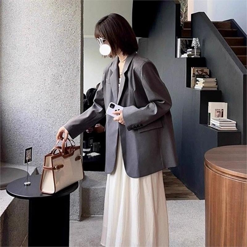 Crni ženski blejzer, proljeće 2026, korejski stil, elegantan, udoban slobodan kroj, za sitniju figuru