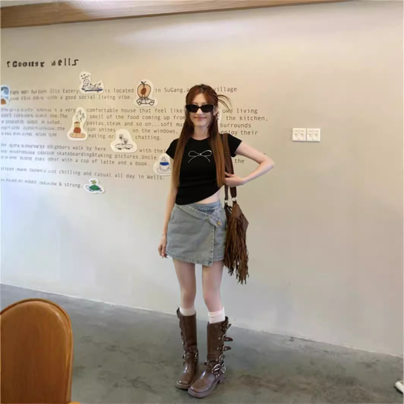Ženski ljetni cropped T-shirt u američkom stilu, crna mašna s kristalima, uski kroj