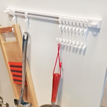 Cârlige pentru ușa dulapului de bucătărie, fără găuri, cu șină glisantă, un rând de suporturi și țevi pentru agățat, cârlige adezive pentru baie