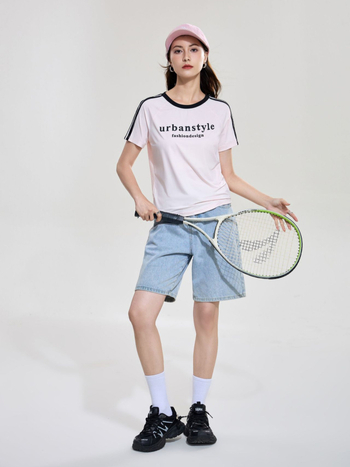 Ženski T-shirt s okruglim izrezom, raglan rukavima, otisak, sportski stil, svilenkasto mekan dodir, ljeto 2026
