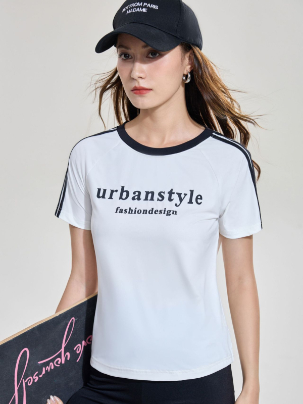 Ženski T-shirt s okruglim izrezom, raglan rukavima, otisak, sportski stil, svilenkasto mekan dodir, ljeto 2026