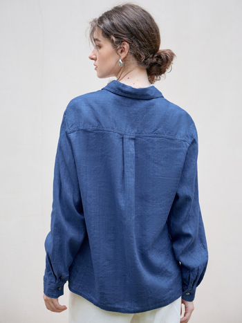 Ženska lanena bluza s dugim rukavima, minimalistički opušten kroj, jednostruko kopčanje, jednobojna