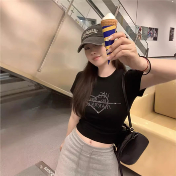 Ženski T-shirt s rhinestones u američkom stilu, kratki rukav, crop top, uski kroj, ljeto 2025
