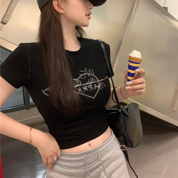 Ženski T-shirt s rhinestones u američkom stilu, kratki rukav, crop top, uski kroj, ljeto 2025