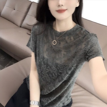 Poluprozirni seksi ženski T-shirt s kratkim rukavima, ljeto 2025, tanak prorezni gornji dio, ležerna čipkasta bluza
