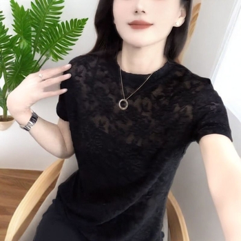 Poluprozirni seksi ženski T-shirt s kratkim rukavima, ljeto 2025, tanak prorezni gornji dio, ležerna čipkasta bluza