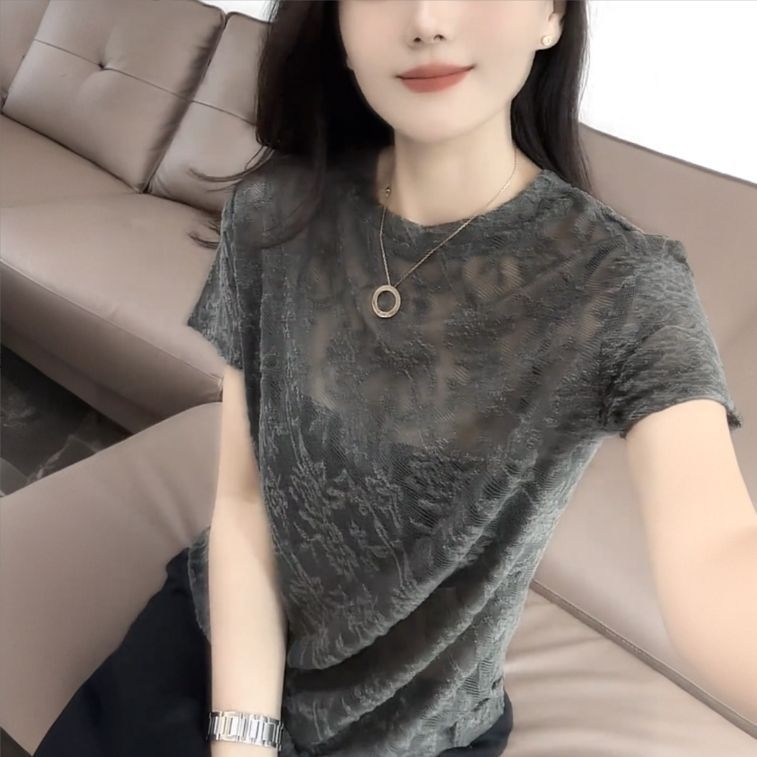 Poluprozirni seksi ženski T-shirt s kratkim rukavima, ljeto 2025, tanak prorezni gornji dio, ležerna čipkasta bluza