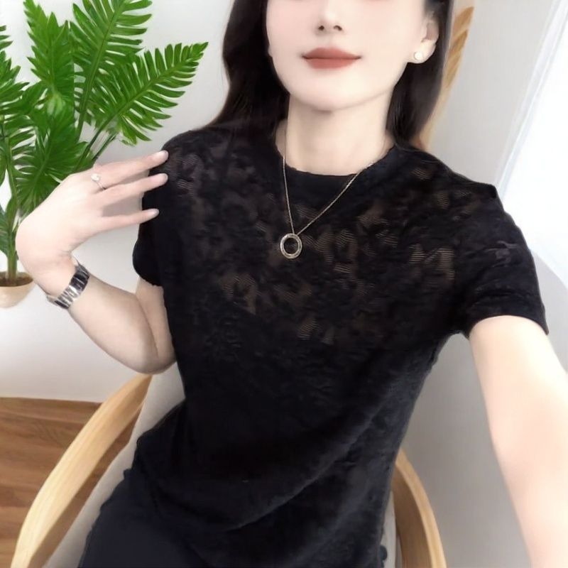 Poluprozirni seksi ženski T-shirt s kratkim rukavima, ljeto 2025, tanak prorezni gornji dio, ležerna čipkasta bluza