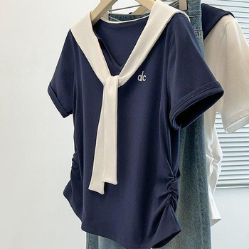 Ženski T-shirt s V-izrezom i izvezenim motivom, široki kroj, plus veličina, ljetni top