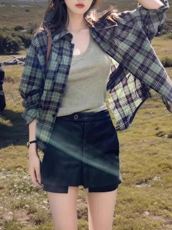 Női vintage brit stílusú zöld kockás ingkabát, tavasz–őszre, laza szabású, középhosszú.