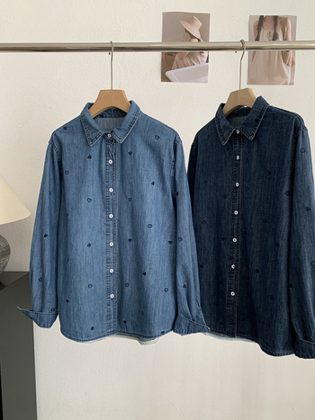 Omalai denim košulja sa šivanim srcem, ovratnik, duge rukave, srednja duljina, za žene, model 6493, proljeće 2026