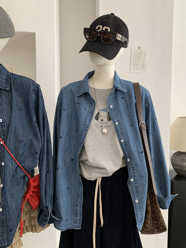 Omalai denim košulja sa šivanim srcem, ovratnik, duge rukave, srednja duljina, za žene, model 6493, proljeće 2026