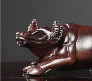 Figura od ebenovog drveta, ručno izrezbareni bik od masivnog mahagonija, zodijakalni bik, drveni ukras za dnevni boravak i hodnik
