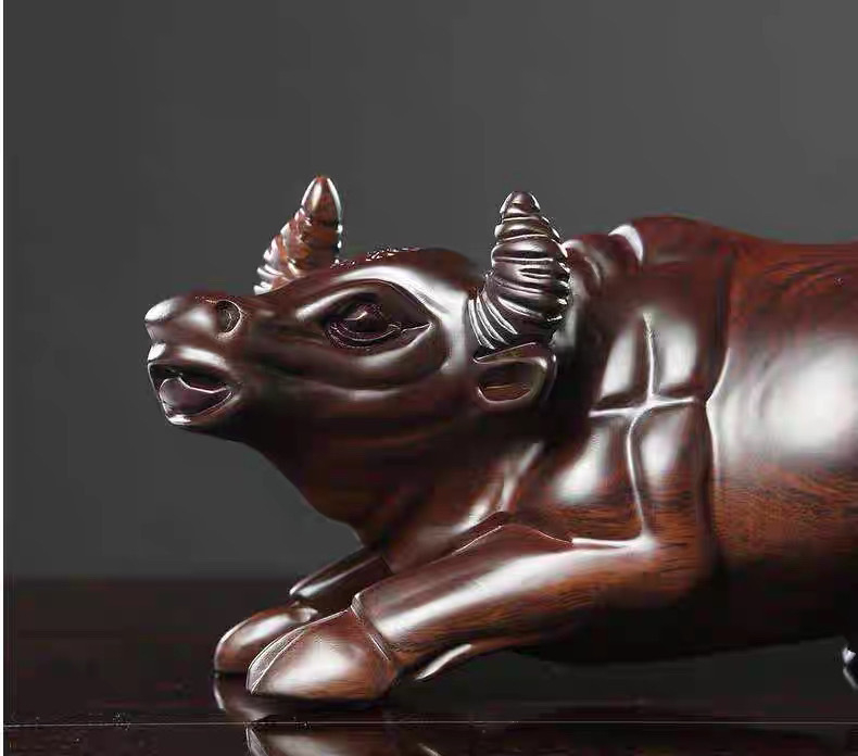 Figura od ebenovog drveta, ručno izrezbareni bik od masivnog mahagonija, zodijakalni bik, drveni ukras za dnevni boravak i hodnik