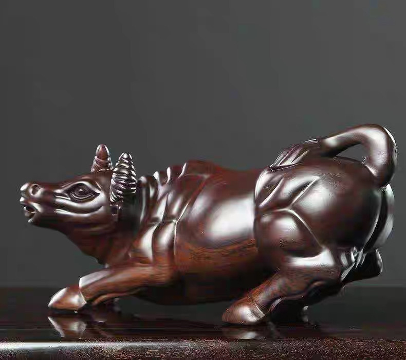 Figura od ebenovog drveta, ručno izrezbareni bik od masivnog mahagonija, zodijakalni bik, drveni ukras za dnevni boravak i hodnik