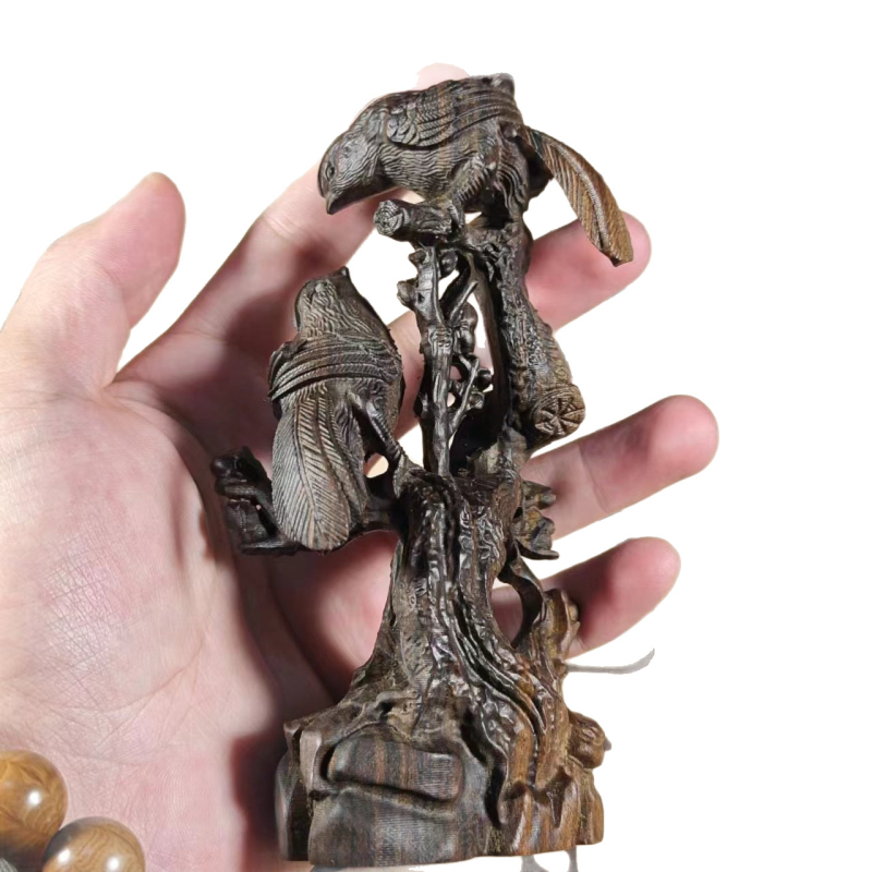 Drveni ukras Taihang Thuja s pticom koji donosi dobre vijesti, šuplja rezba