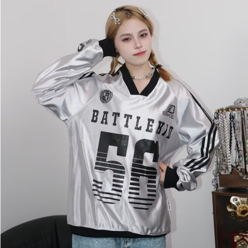 Ženski dugi rukav majica s V-izrezom i satenskim sjajem, broj 56, američki retro stil, za proljeće i jesen, svestrani streetwear.